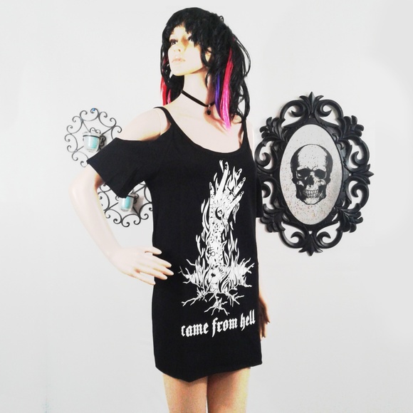 Gothic Strapped Backless Off Shoulder Top - Picture 2 of 4